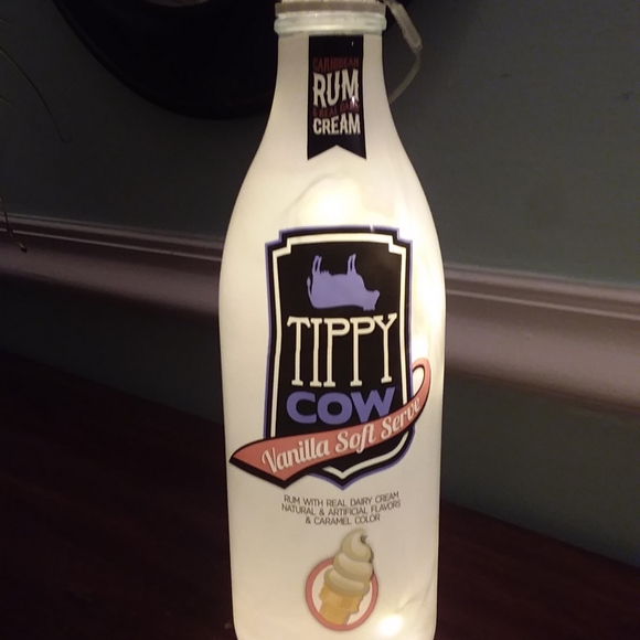 Lighted Tippy Cow Bottle Caribbean Rum Wisconsin Cocktail Empty - Picture 2 of 8